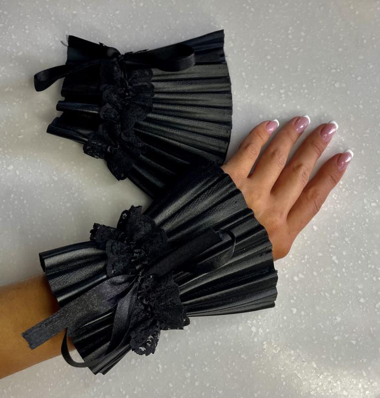 SO3714 Плиссированные манжеты-наручники из кожзама