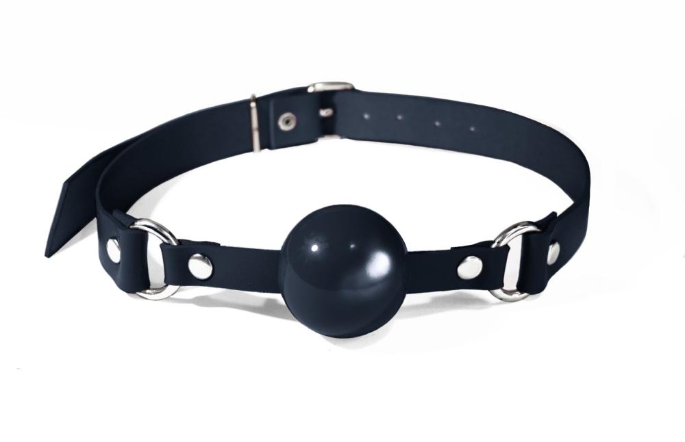 SO8265 Кляп силиконовый Feral Feelings Silicon Ball Gag Black/Black, черный ремень, черный шарик
