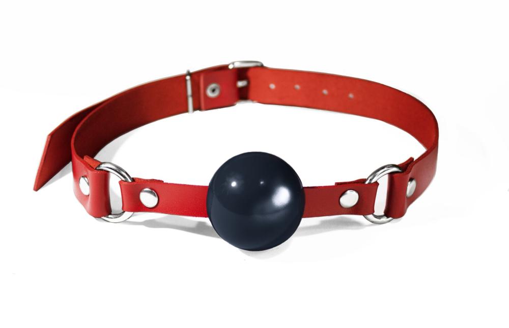 SO8268 Кляп силиконовый Feral Feelings Silicon Ball Gag Red/Black, красный ремень, черный шарик